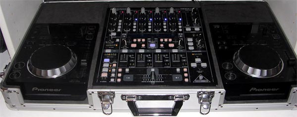 Consolle DJ Pioneer Cdj350 Behringer DDM4000 Flying Case Silver